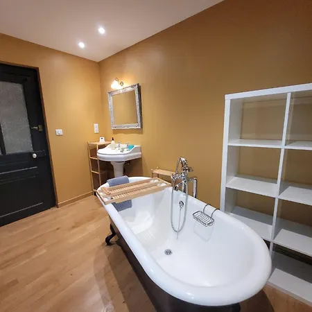 فيلة Maison De Vacances, 6 Bedrooms, 15 People Monthureux-sur-Saône